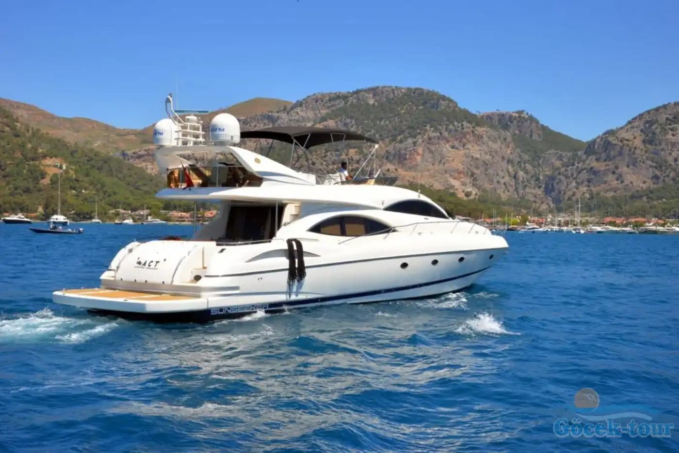 Act Motor Yacht 4