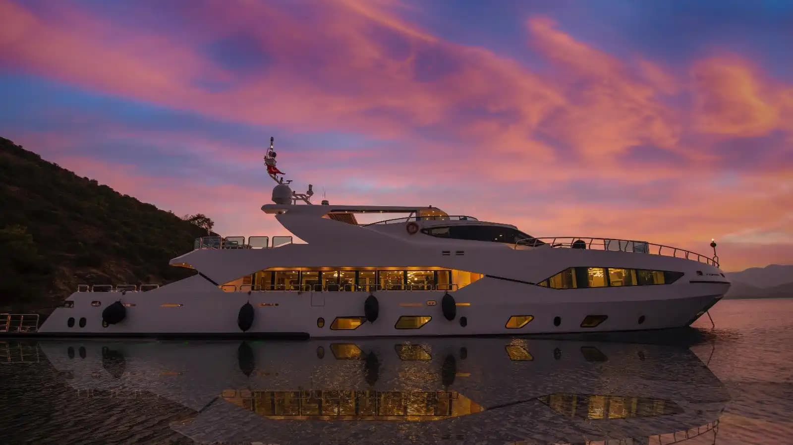 Destiny Motor Yacht 2