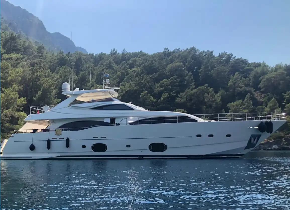 Funda D Motor Yacht