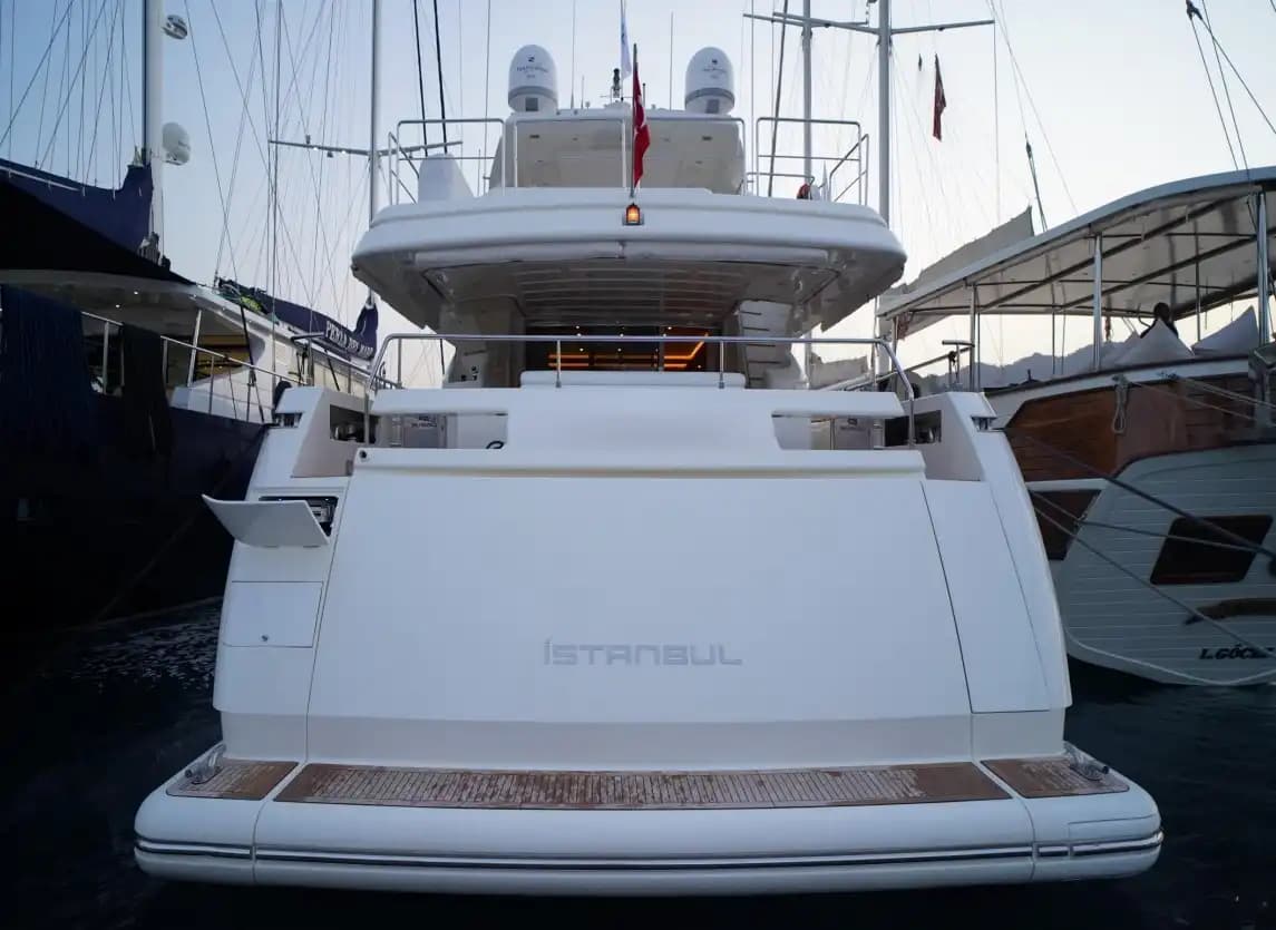 Funda D Motor Yacht 3