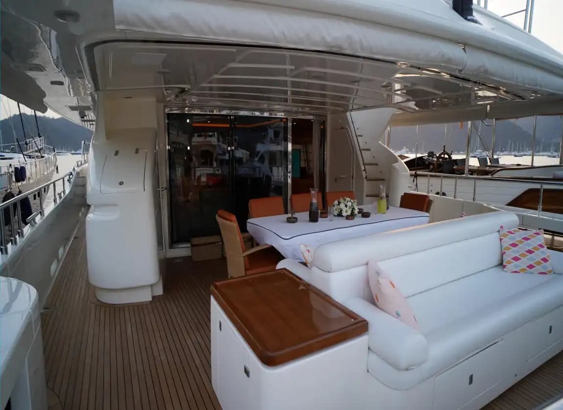 Funda D Motor Yacht 4