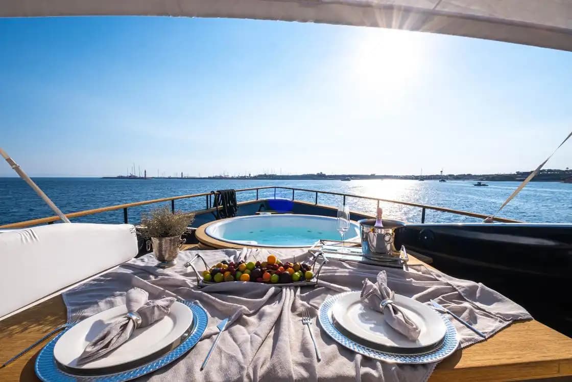Harun Motor Yacht 2