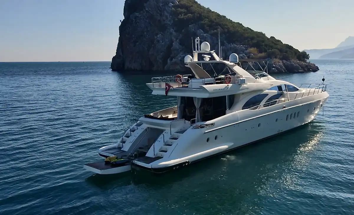 Obsidian Motor Yacht 2