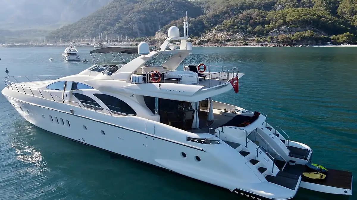 Obsidian Motor Yacht 3