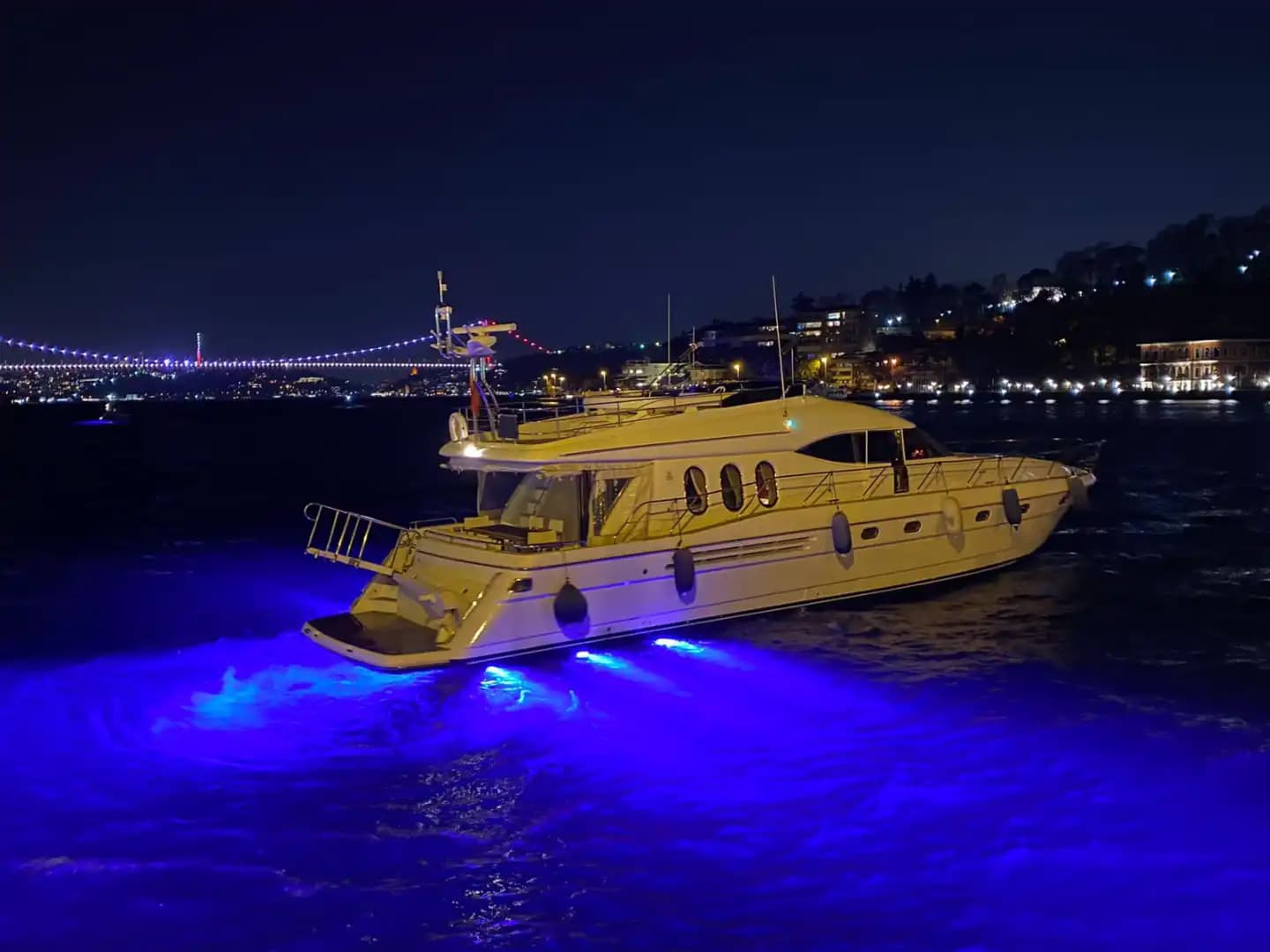 River S Motor Yacht