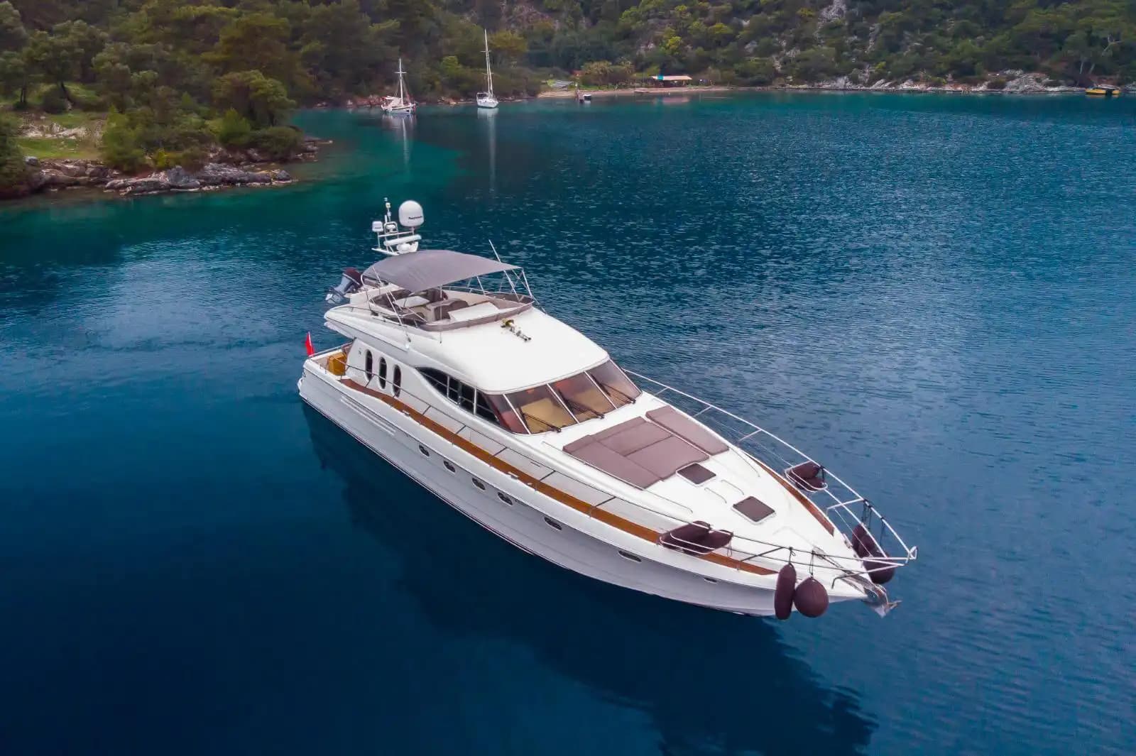 River S Motor Yacht 2