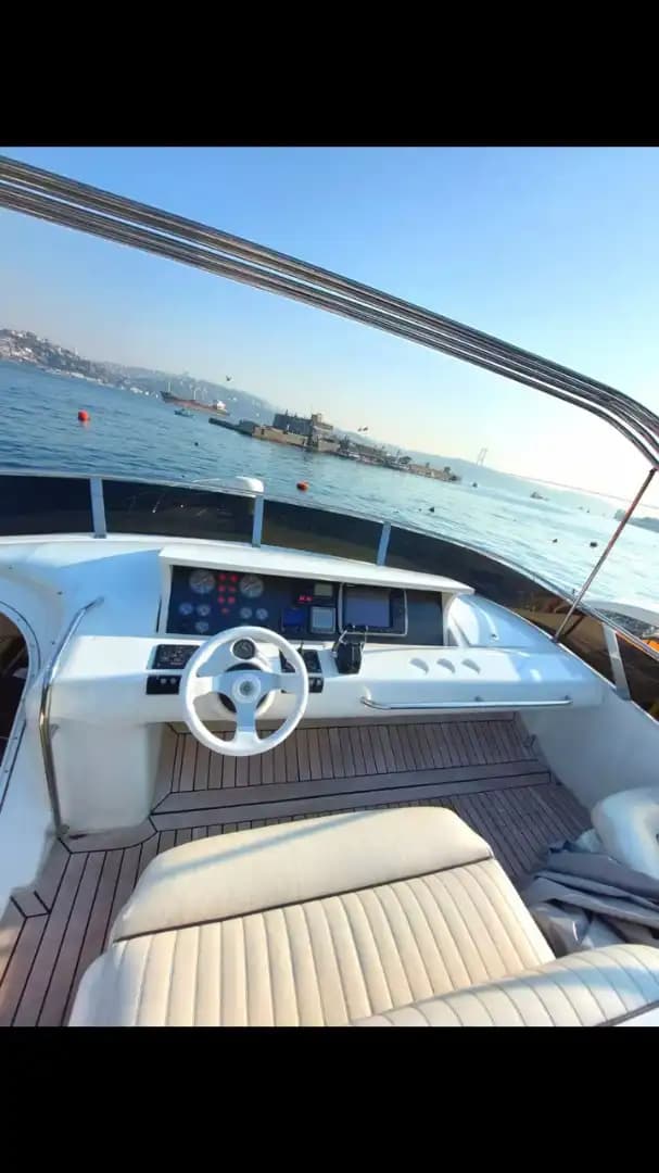 River S Motor Yacht 4