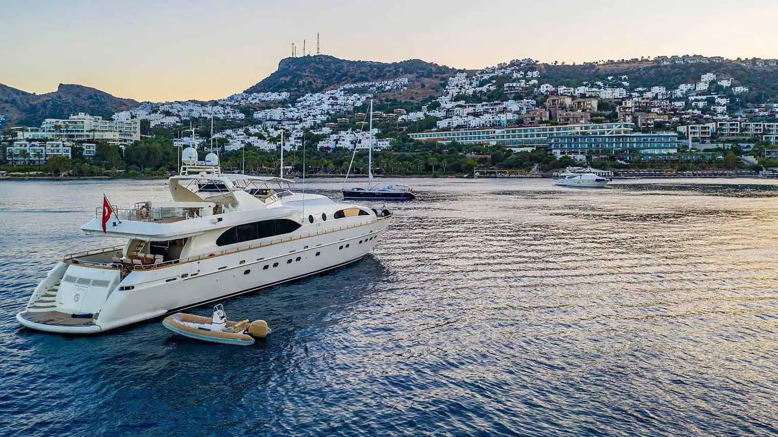 Sunref Motor Yacht 2