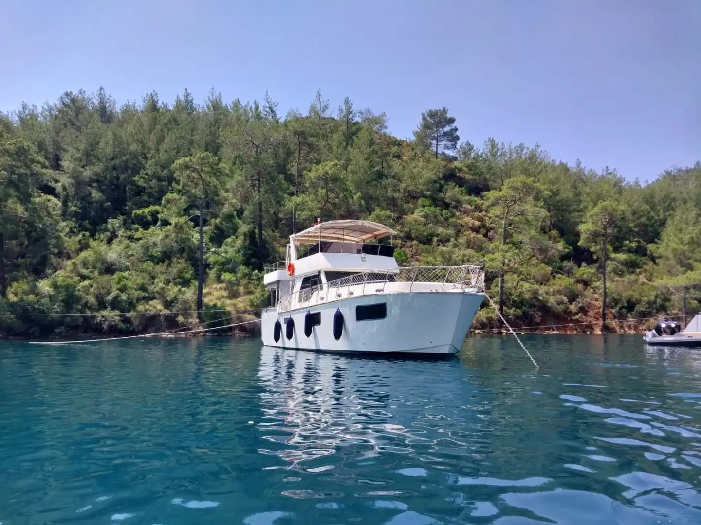 Wanderlust Motor Yacht 2