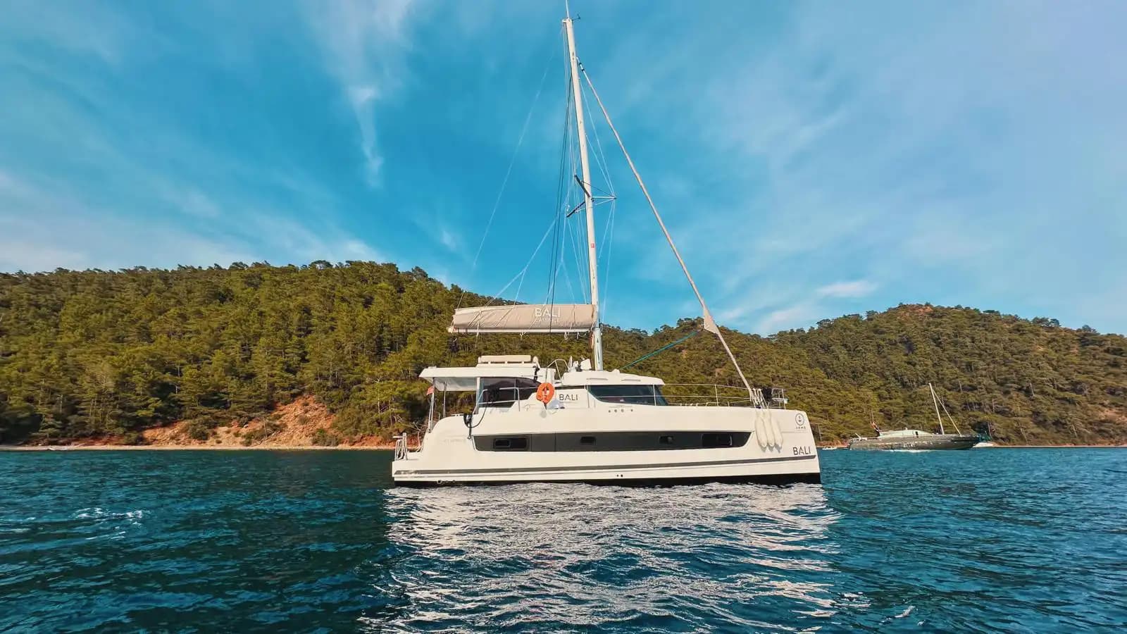 Jomo Catamaran 3