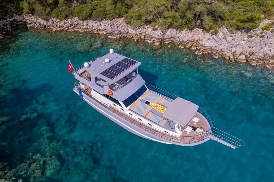 Royal RTT Motor Yacht 3