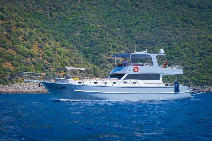 Royal RTT Motor Yacht 4